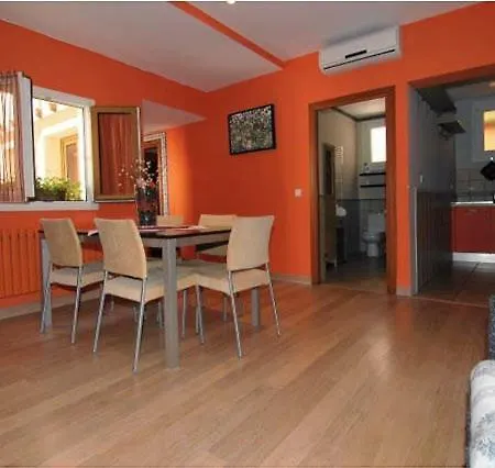 Apartamento C/real,9 *