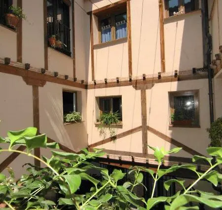 Apartamento C/real,9 *